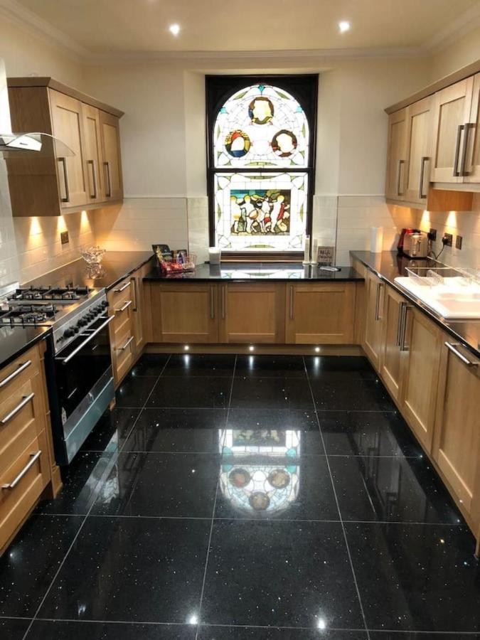 Beautiful 4-Bed Villa In Glasgow Exterior photo
